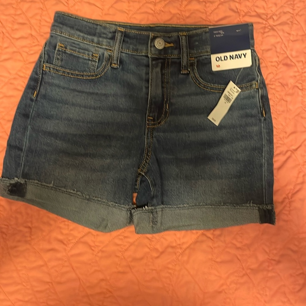 Old Navy “I’m all yours”, Built-in-Touch Stretch Adjustable Waist shorts
